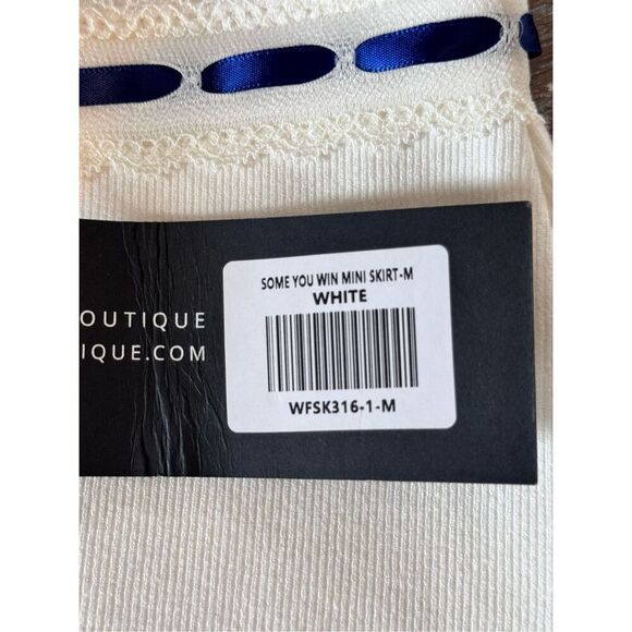 NWT White Fox Some You Win White Mini Skirt Size Medium - Picture 4 of 7
